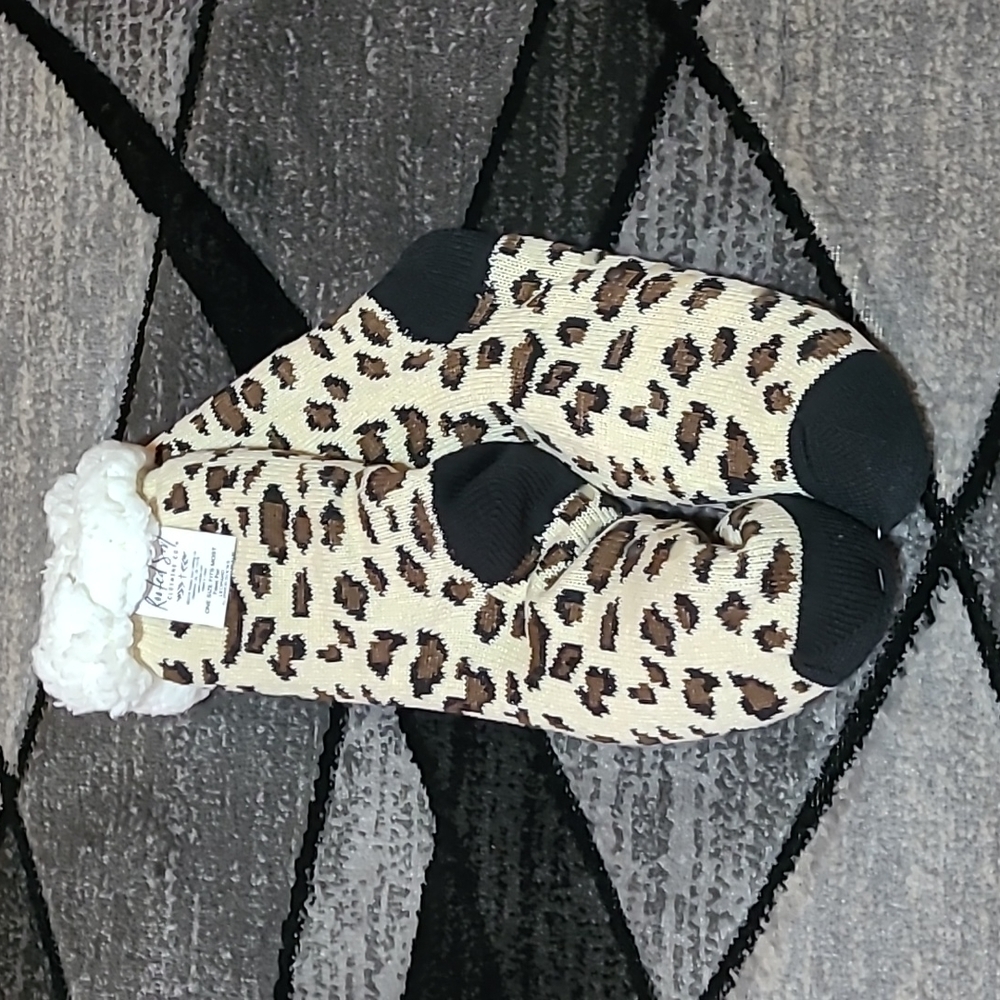 LEOPARD PRINT FAUX FUR ROOTED SOUL SLIPPER SOCKS